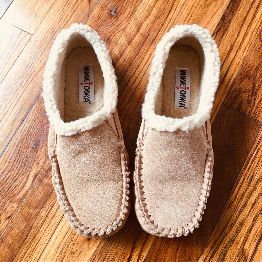 Minnetonka suede slippers shearling
